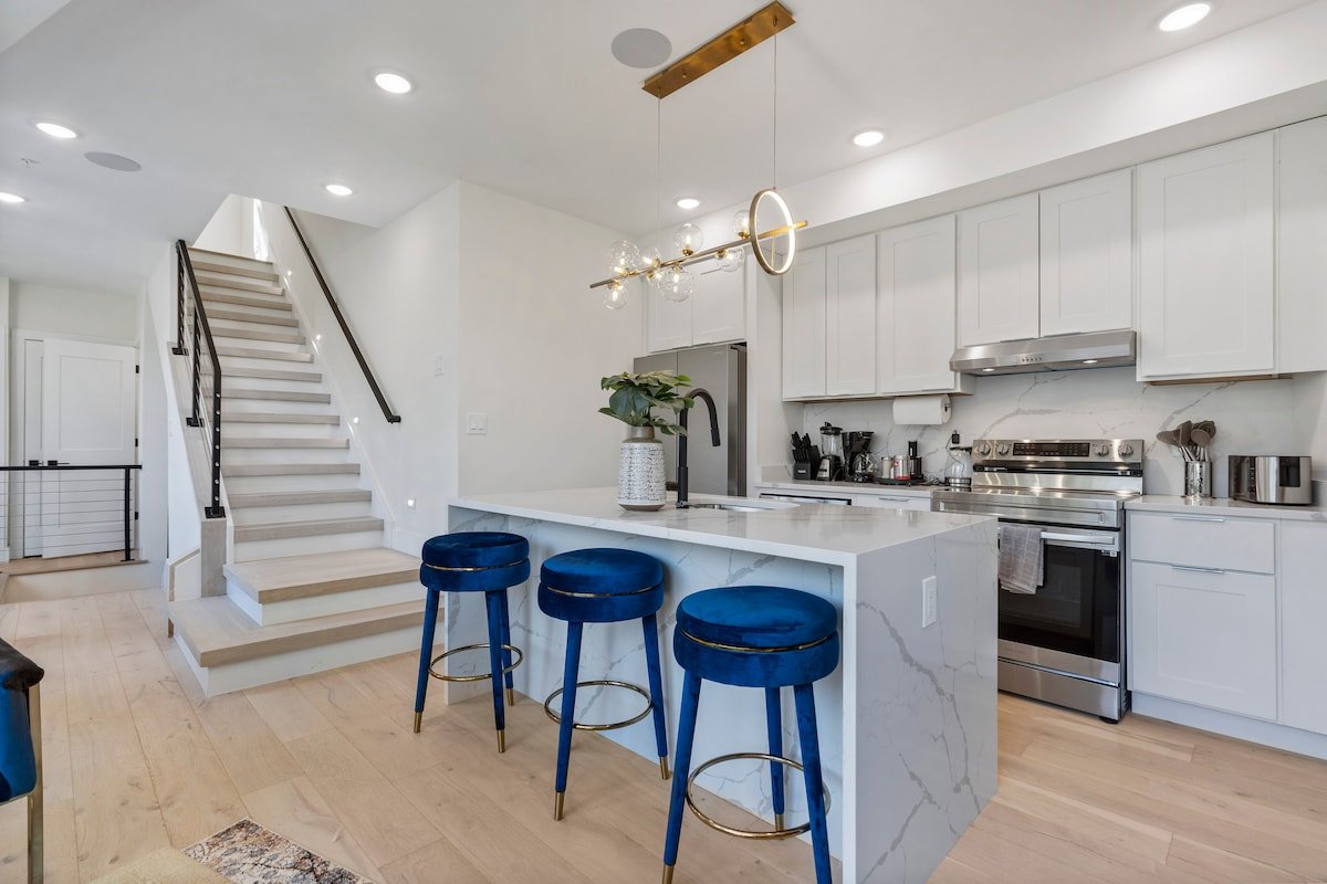 Townhouse at Capitol Hill 1 with Rooftop Discount gallery image 2