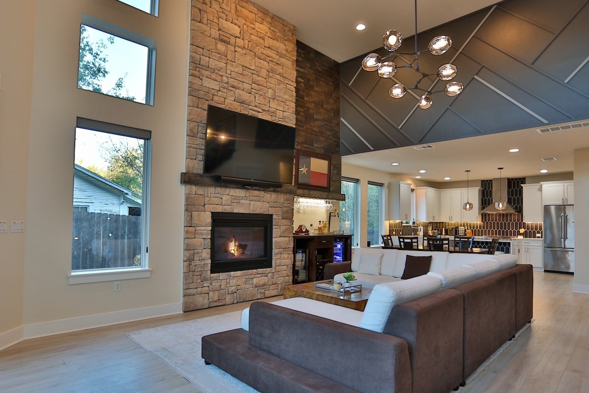 Modern House w Pool, Gym & DT View Rooftop gallery image 3