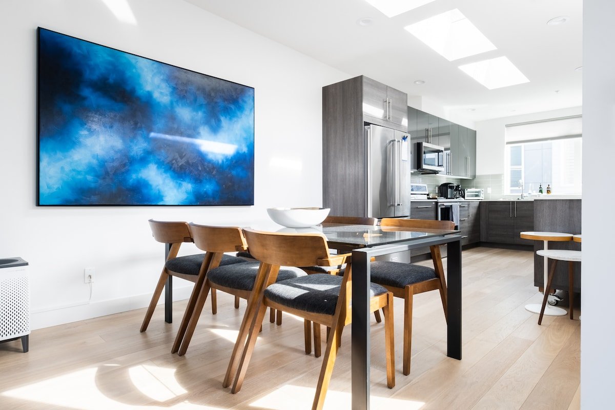 Spacious Seattle 3BR Loft w/ Space Needle Views gallery image 4