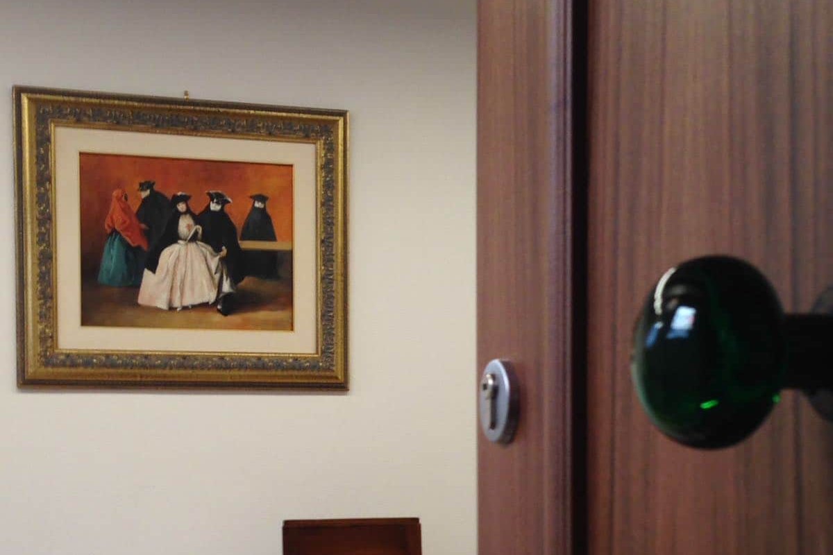 Three Floors of Perfection with Private Garden gallery image 4