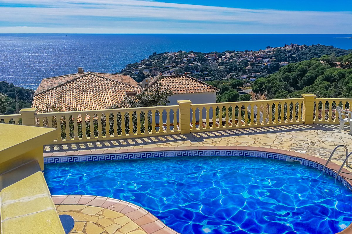 Villa with great sea and sunset view, pool