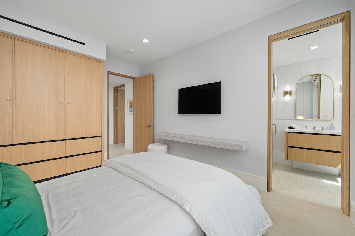 Elevated Coastal Living | Modern 3BR gallery image 5