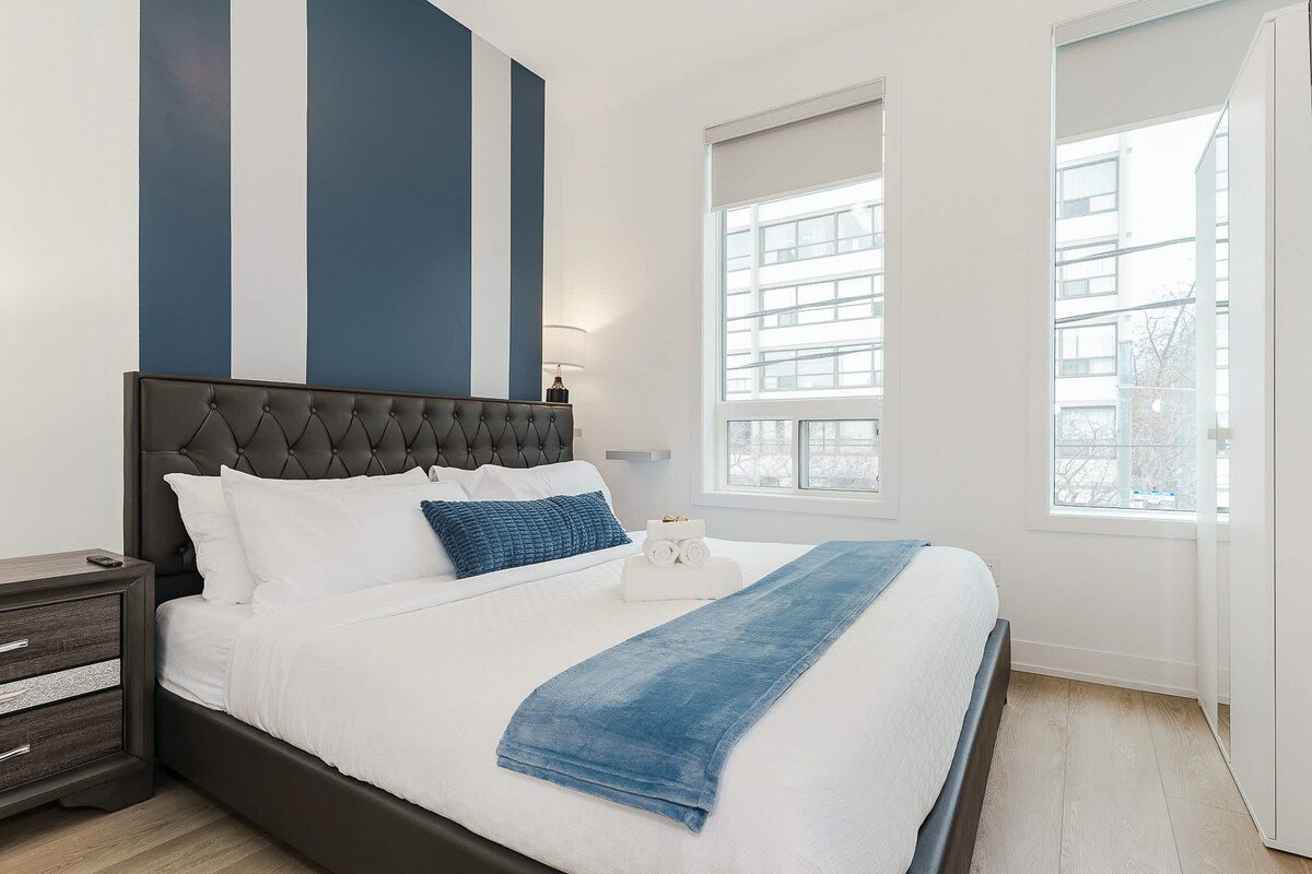 Casa Hotels McCaul | DT Suite Steps to AGO & OCAD gallery image 4