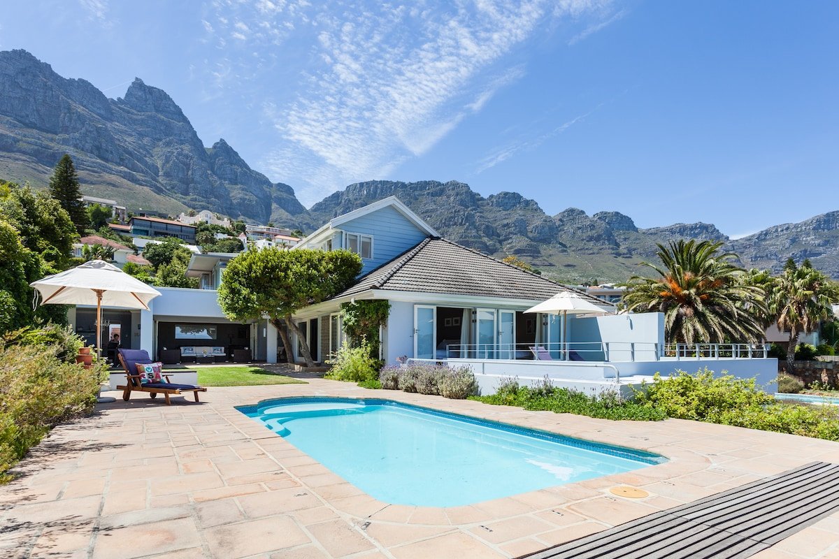 Camps Bay home sleeps 10. 5 min walk to beach. gallery image 2
