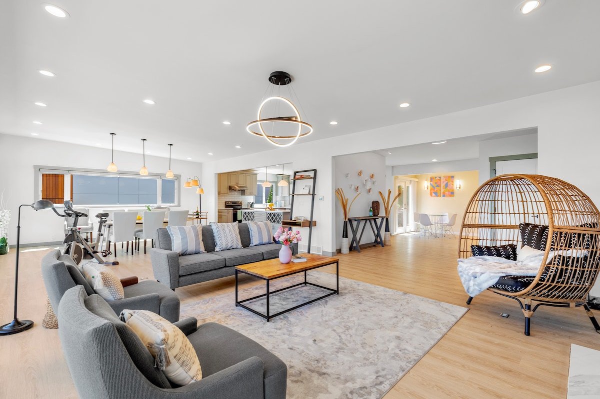 4 Beds Top Floor House with Lake & Mountain Views gallery image 5