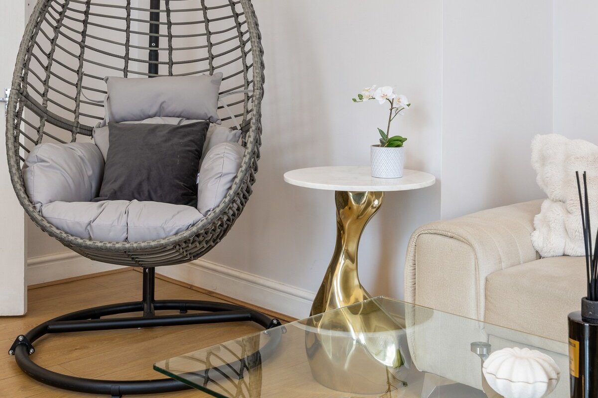 Modern&Charming Oxford Street Home lift access gallery image 5