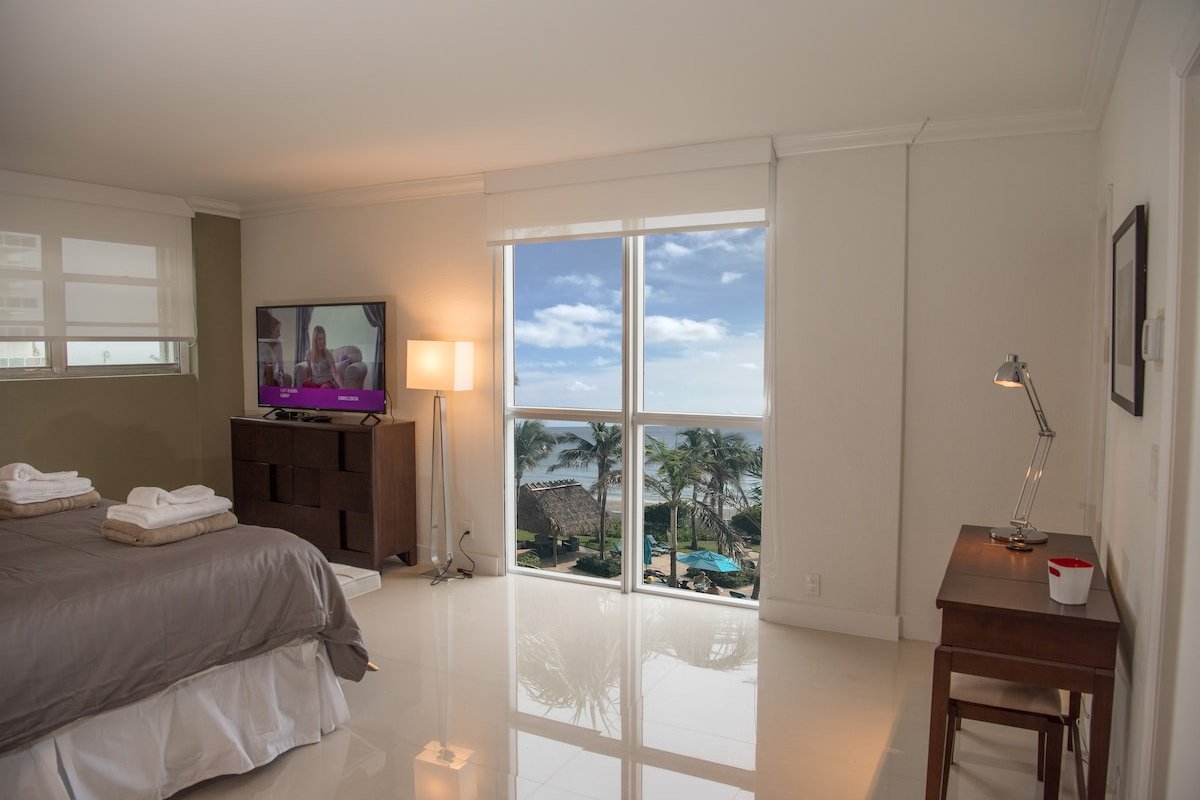 HomeAtSun: Ocean View just Over the Beach gallery image 4