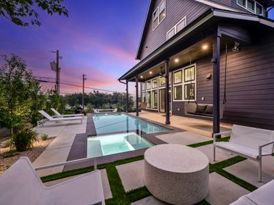 Pool, Lounge + Bar, Projector – Mins to Downtown