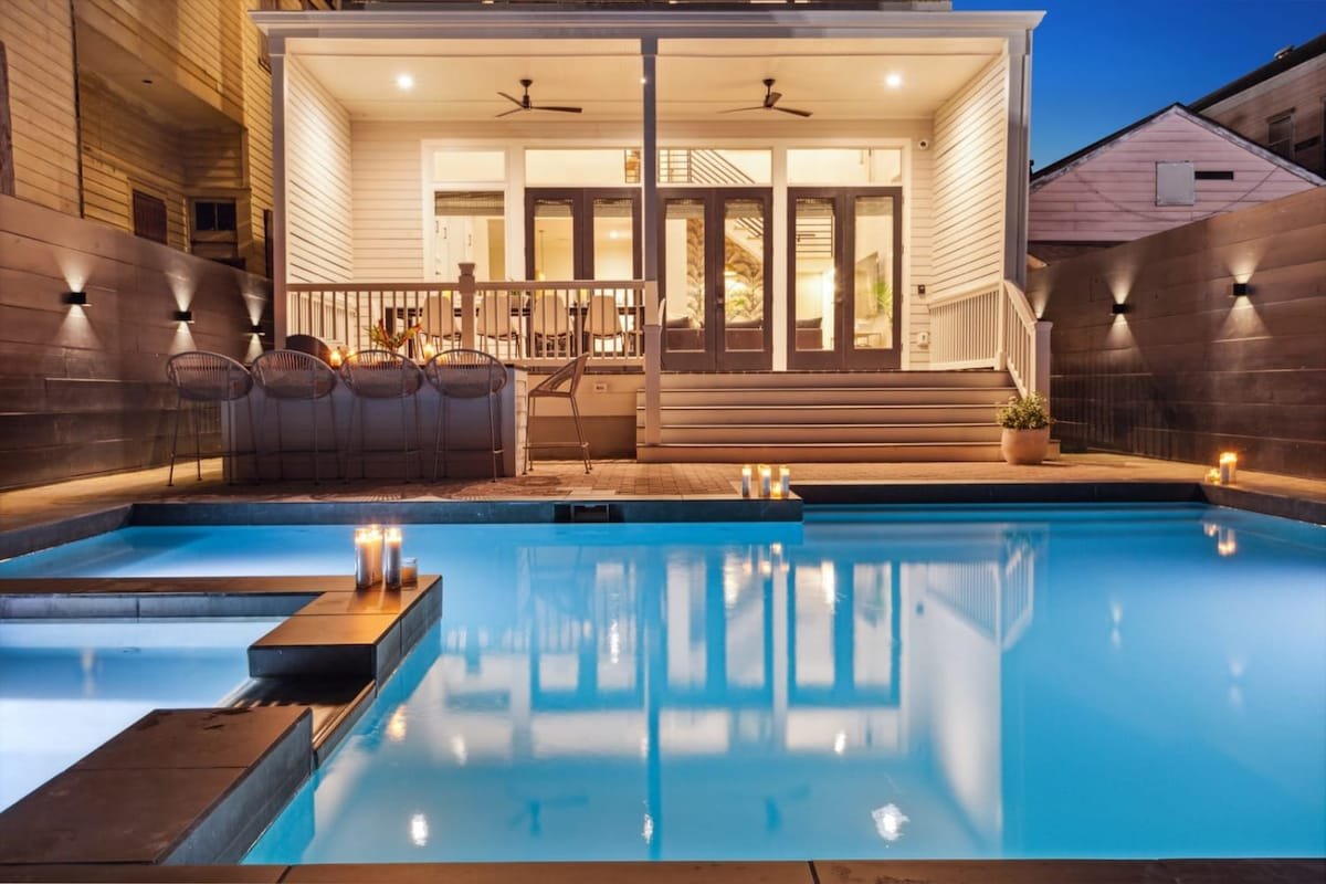 Gorgeous Grand Home | Heated Pool gallery image 2