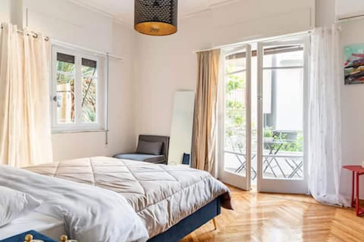 Huge 165sq Apt w/5BDR, 2&halfBath-1min toAcropolis gallery image 4