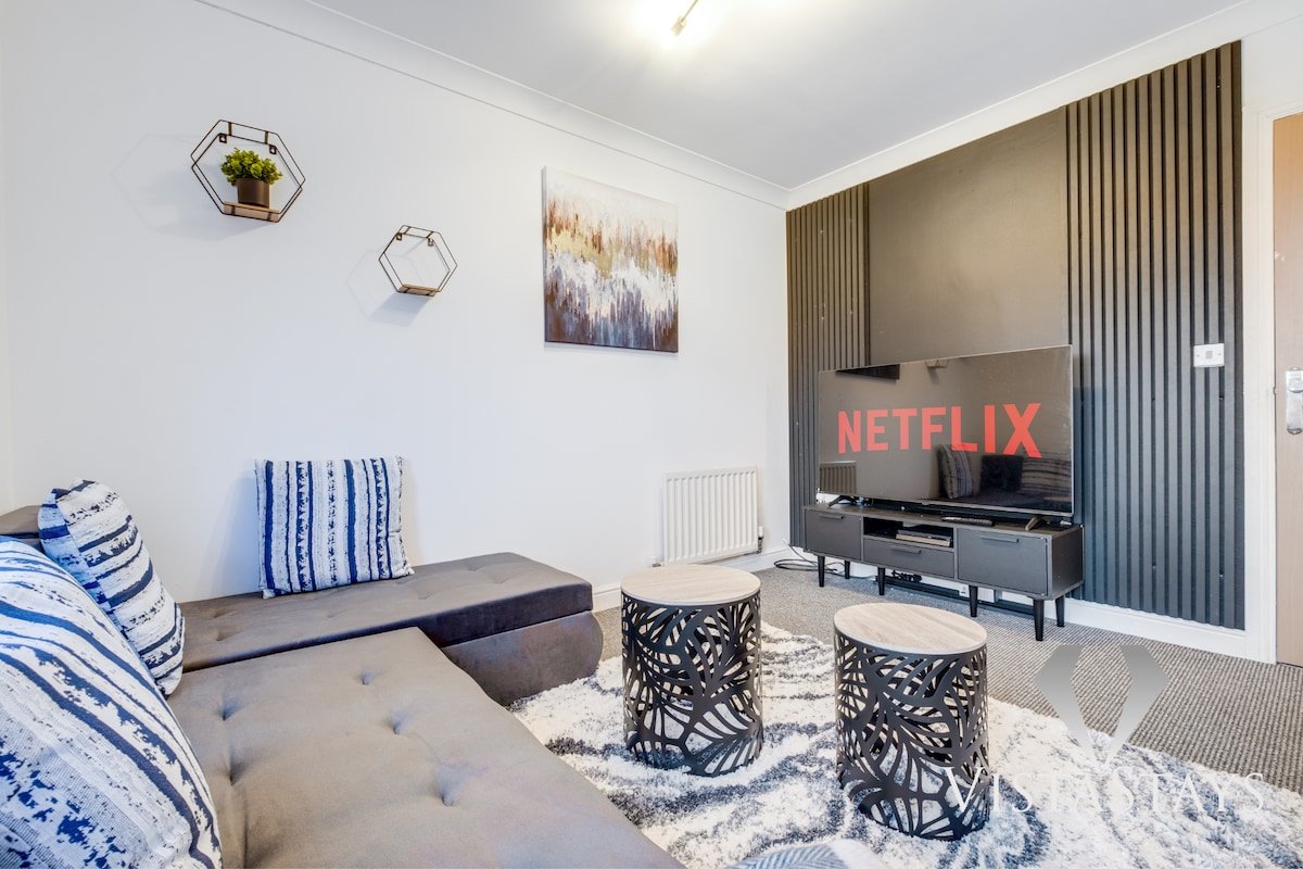 *Midweek Getaway!* FREE PARK | Pool Table gallery image 3