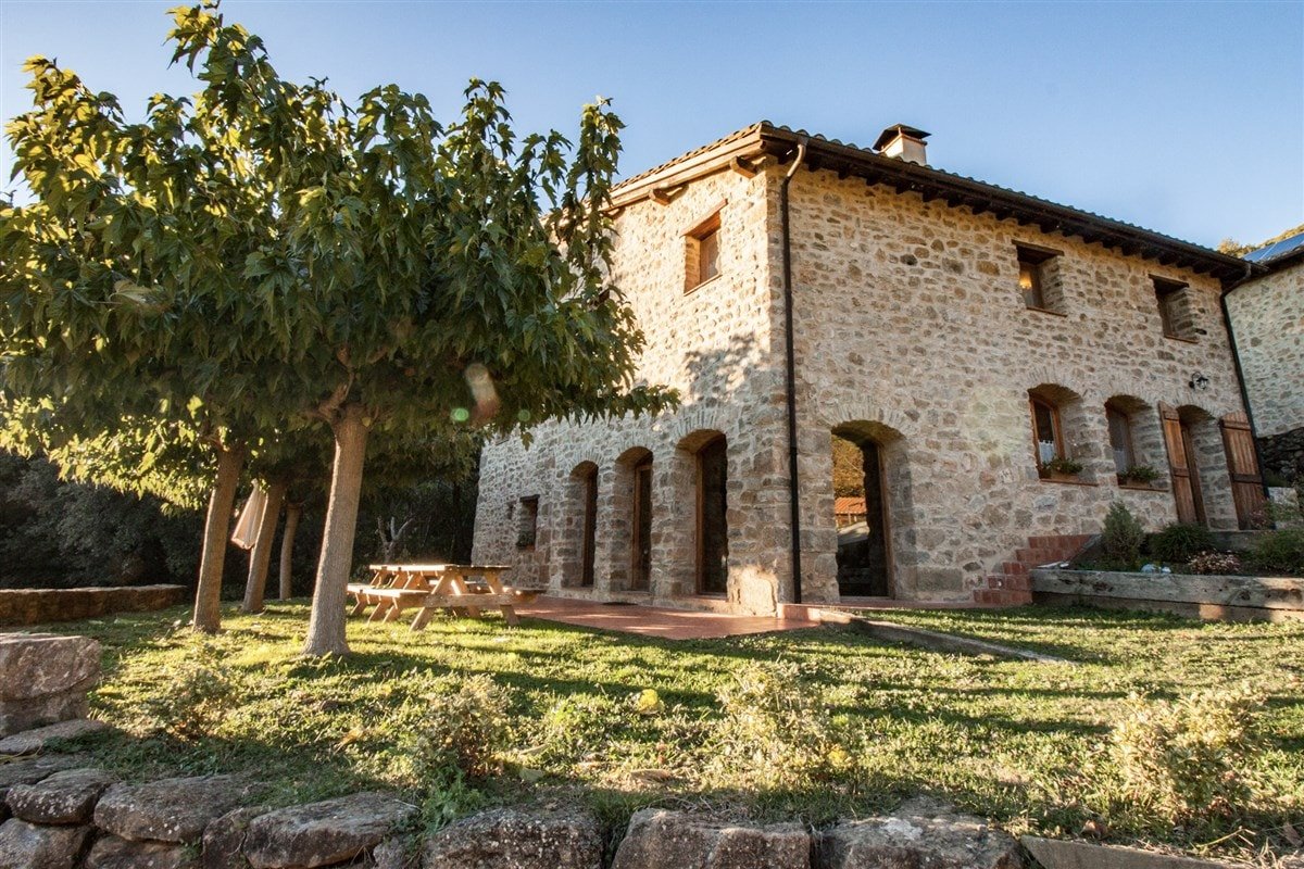 Espectacular masía con piscina y enorme jardín gallery image 3