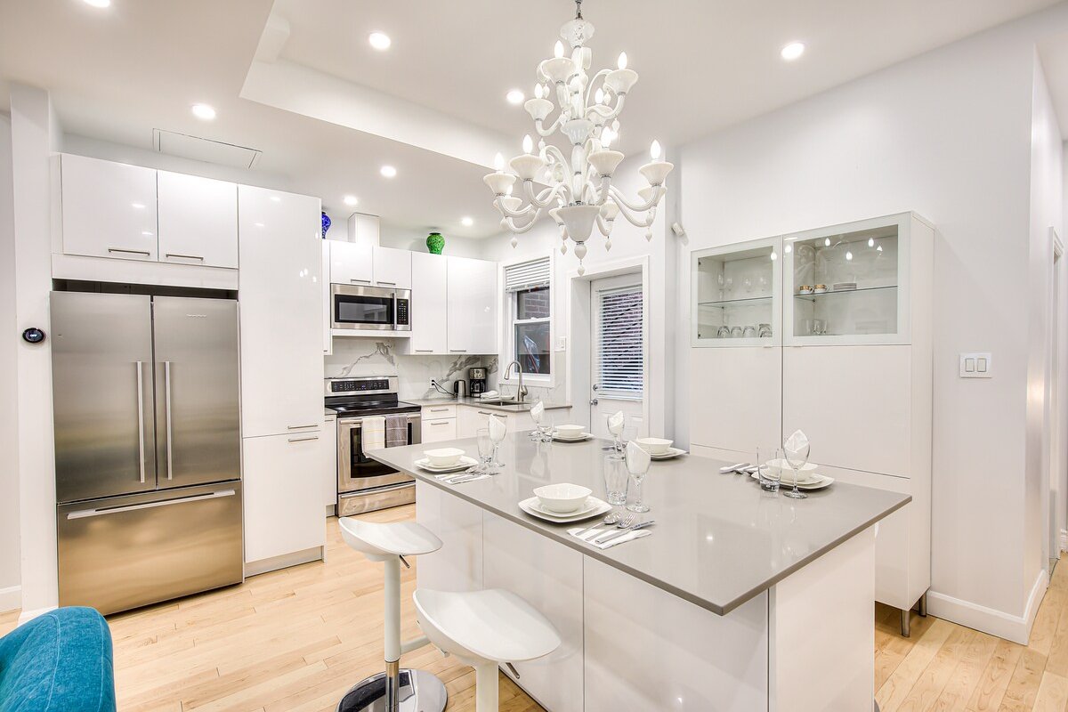 Downtown’s Big Groups & Big Adventures Townhouse! gallery image 3