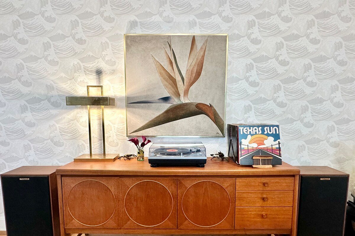 Perfect Bungalow Oasis w/Heated Pool in SOCO gallery image 5