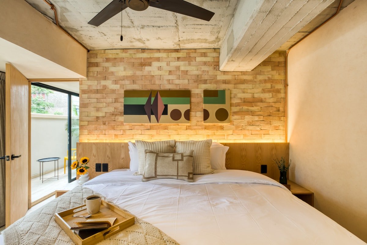 Caliza Roma | Cozy Residence w/Walking Balcony gallery image 3