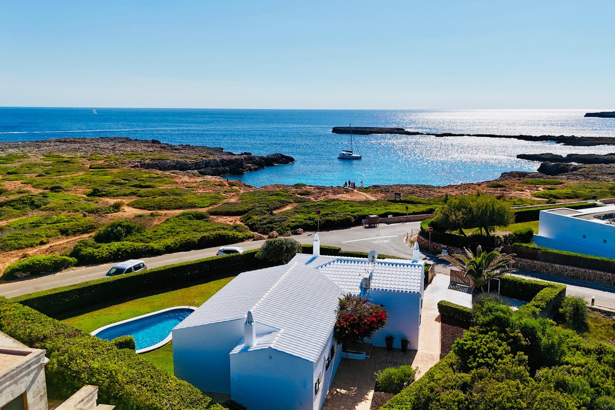 Villa en Primera Línea de Mar by Encloa Menorca