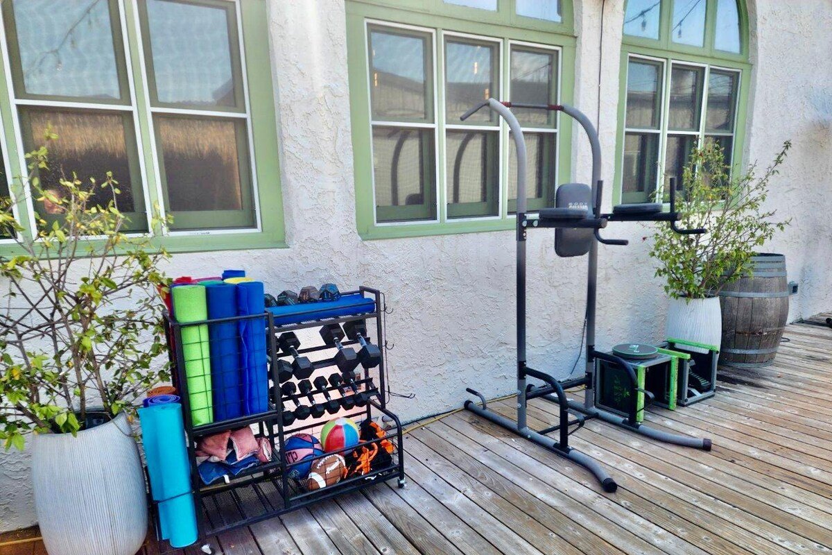 6BR Church w/ 19 Beds. Chef Kitchen & Private Deck gallery image 5