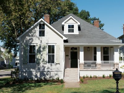 Luxury Vintage Victorian! 10 Beds, 8 min-DT, Pets