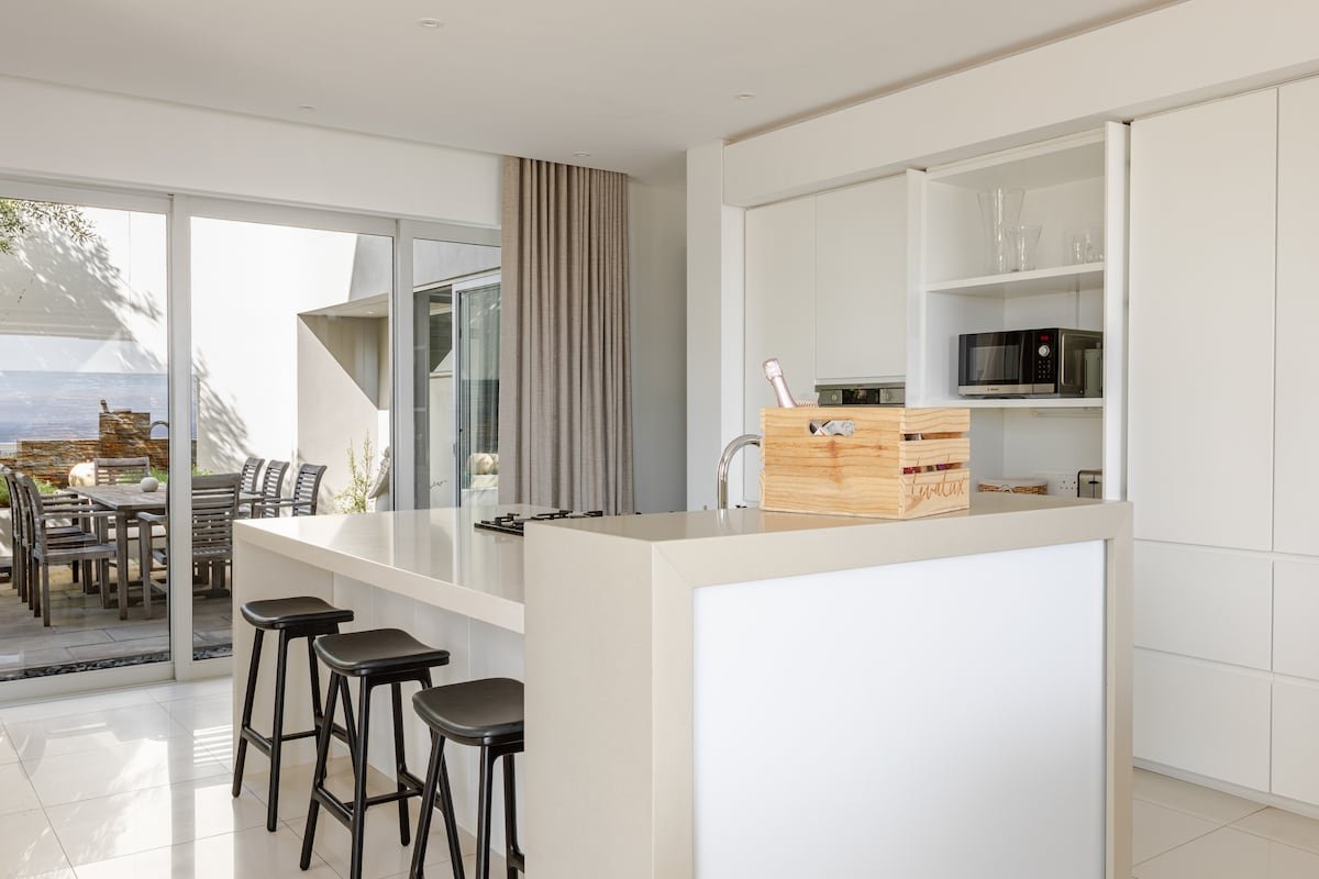 Spacious Villa with Stunning Views: Your Paradise gallery image 4