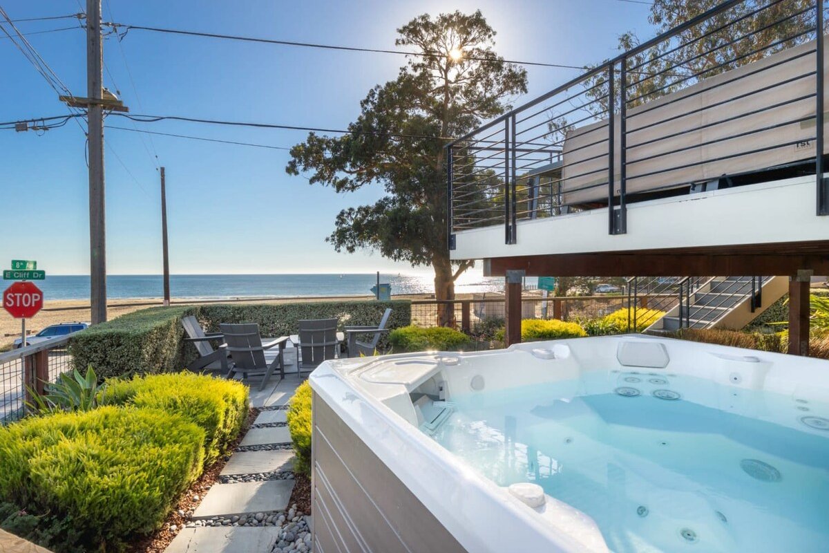 Luxury Twin Lakes Beachhouse gallery image 4