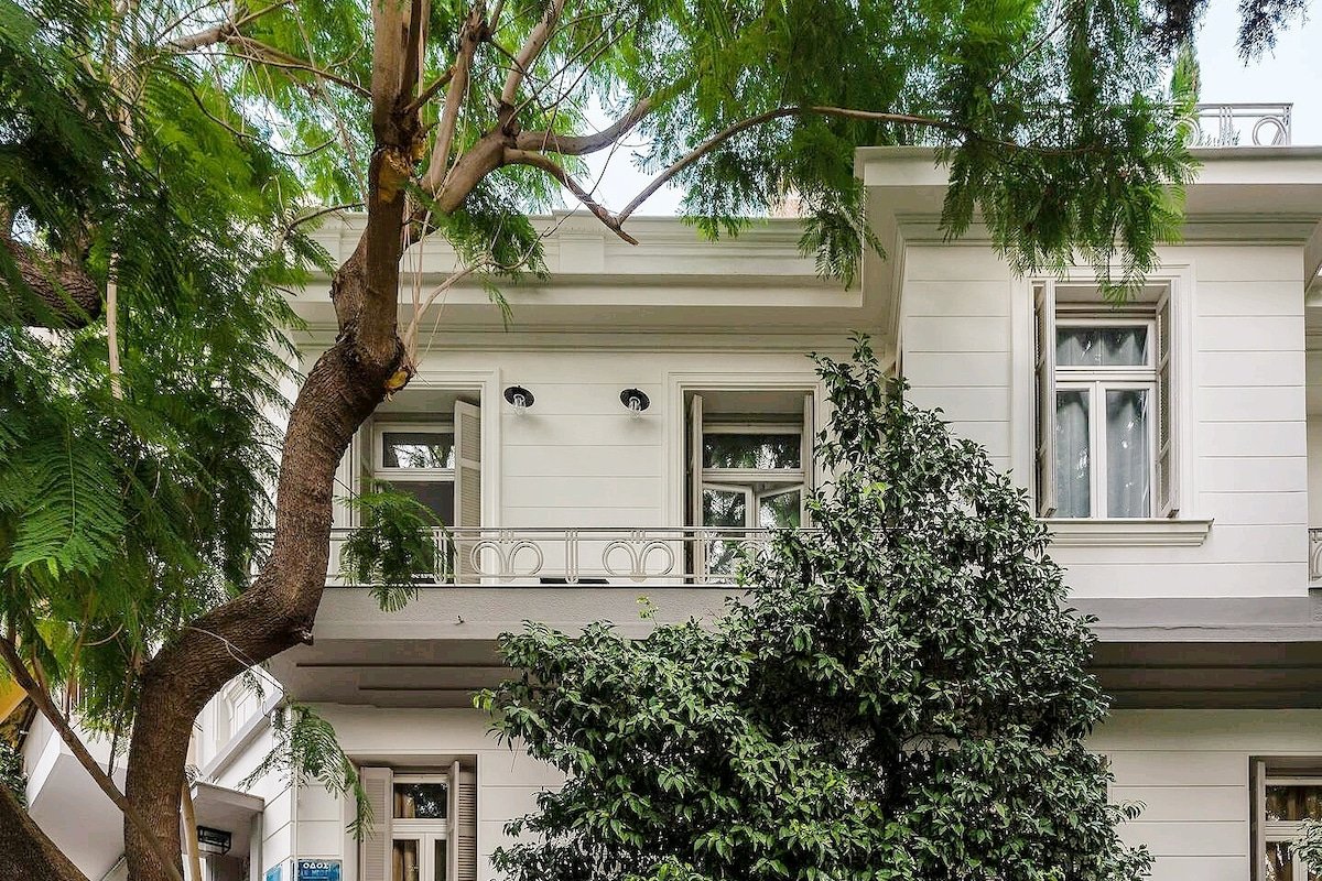 Architect’s Acropolis Townhouse Oasis gallery image 2