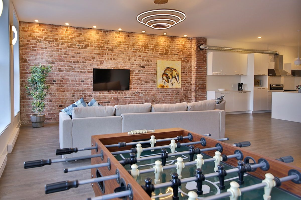 Elegant Condo in Old Montreal with Private Terrace gallery image 5