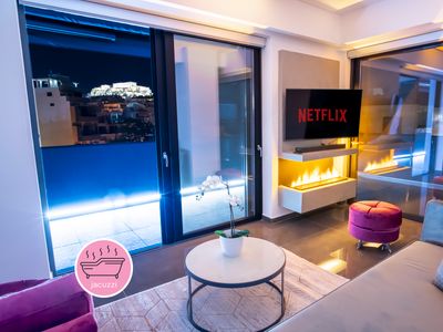 Luxury Penthouse with Acropolis View and Jacuzzi