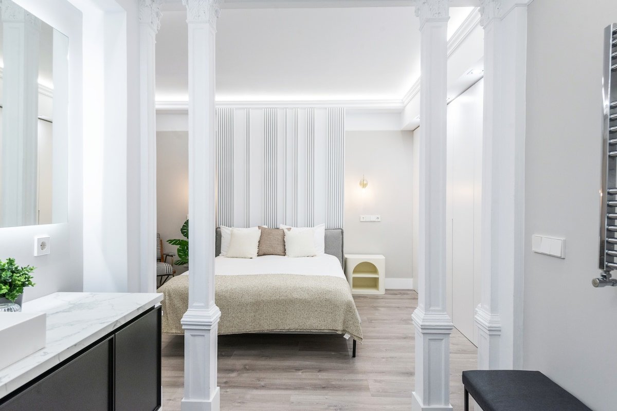 Super Chic Design Luxury Flat Chueca gallery image 3