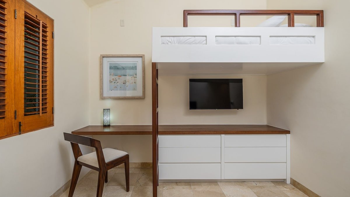 Las Palmas Family Villa With Pool by Golf Course gallery image 5