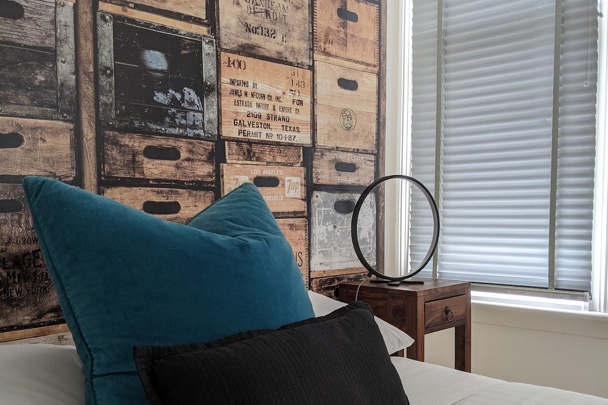 Comfortable, Spacious, Central Apartment & parking gallery image 3