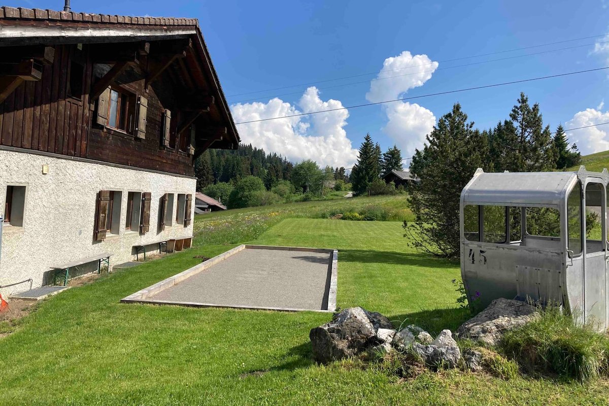 Chalet Bel-Oiseau pour groupes, billard pétanque. gallery image 2