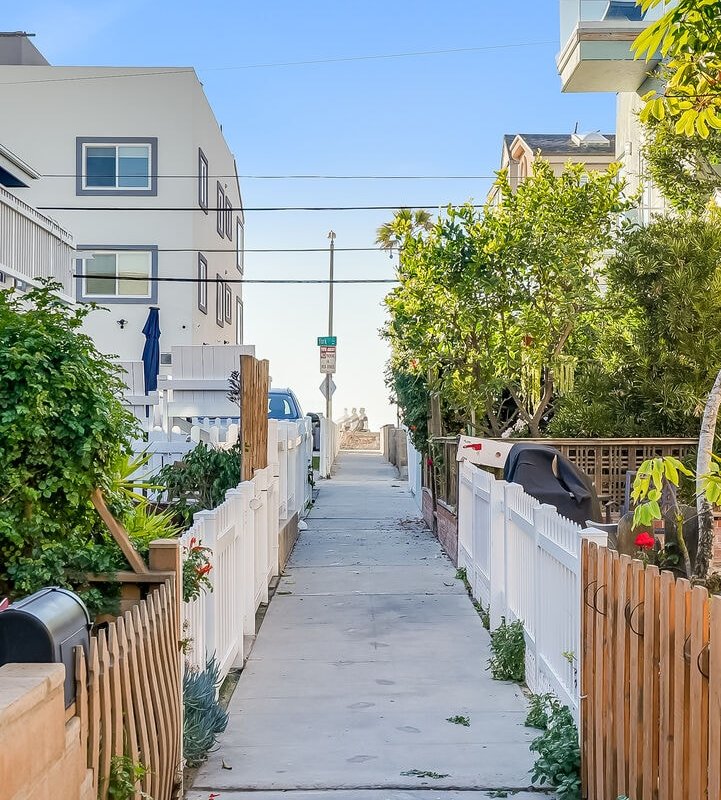 Beach House Perfection! – OceanView, AC & Patio! gallery image 3