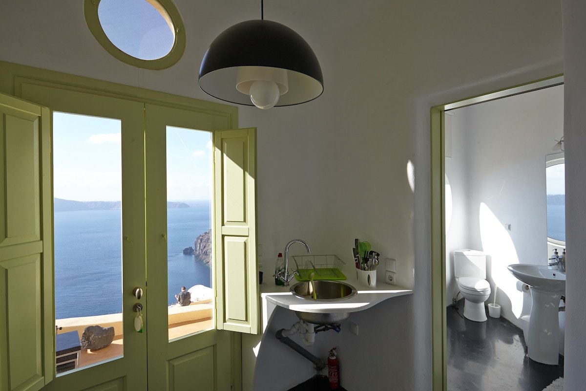 “Sensyo” entire cave home with unique sea views gallery image 5