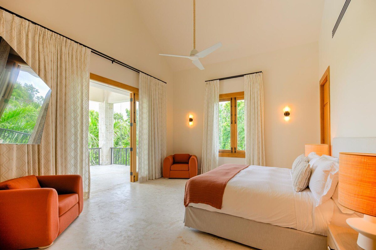 Hacienda A31 – Gorgeous Golf-Front Villa gallery image 5