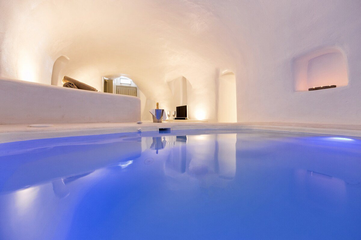 2 bedroom villa in Santorini gallery image 2