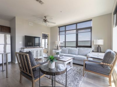 Luxurious Top Floor 2 Br 2 Ba Downtown Condo-#604