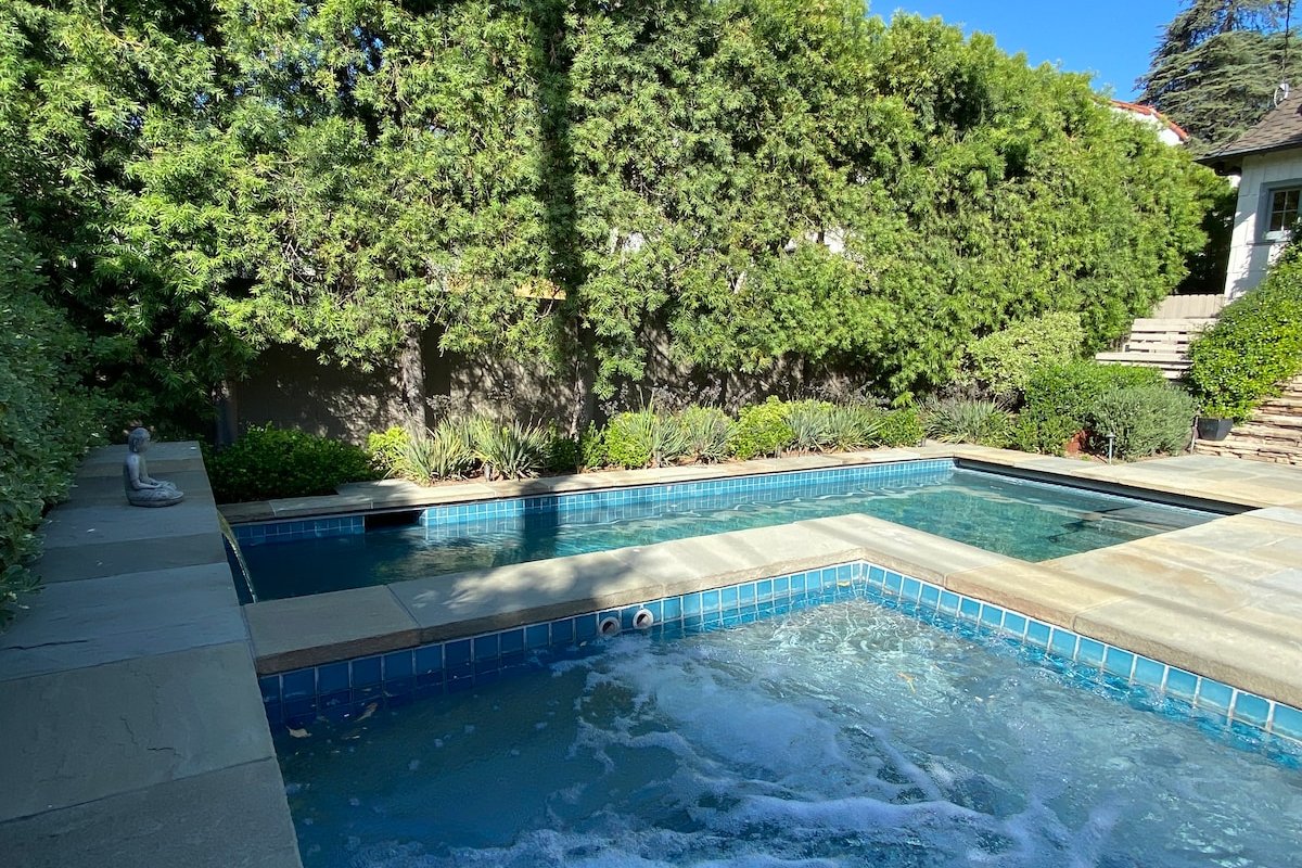 Stunning Hollywood Pool Home – Huge Yard gallery image 5