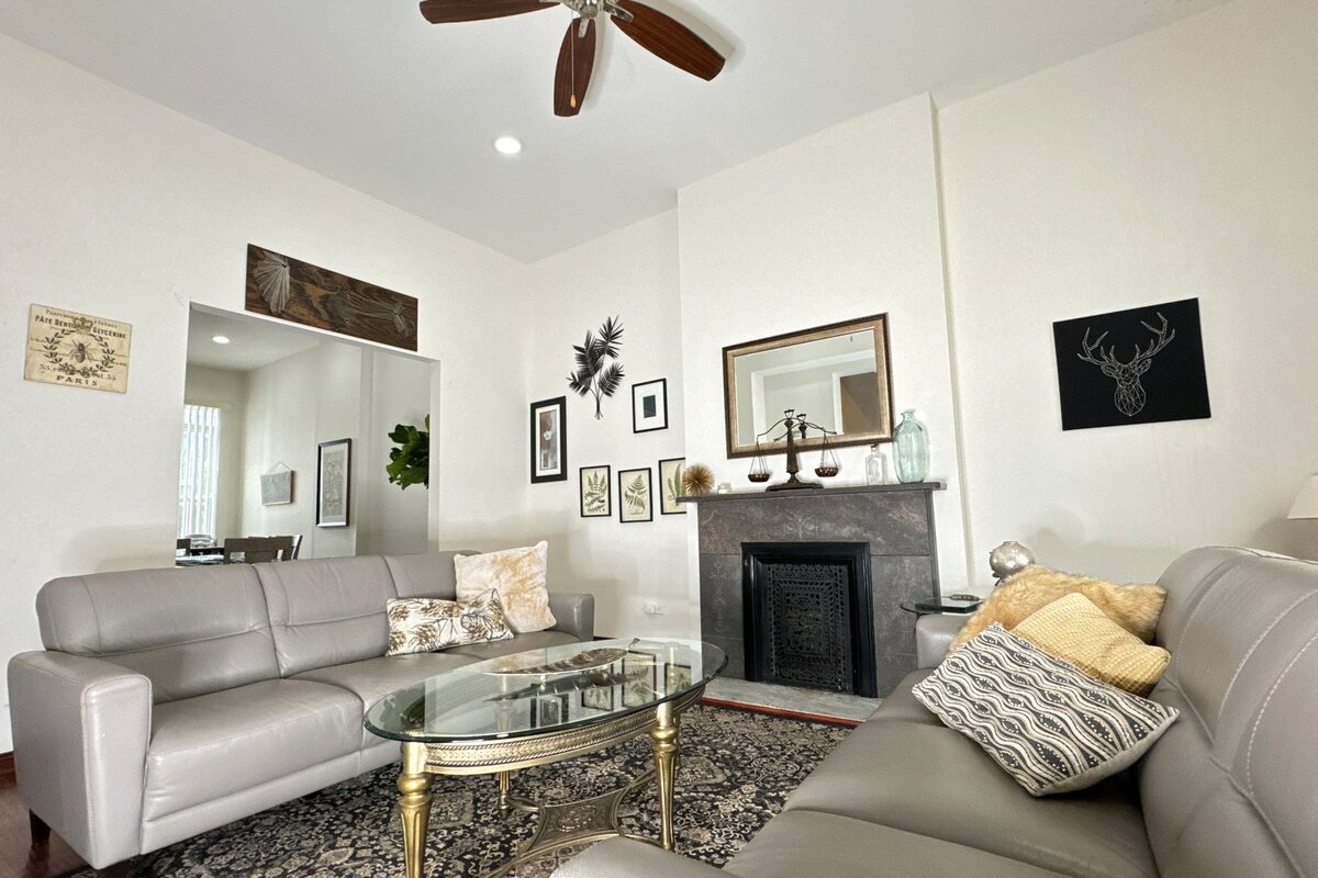 Spacious 7-BR House for 13 Guests, Prime Location gallery image 5