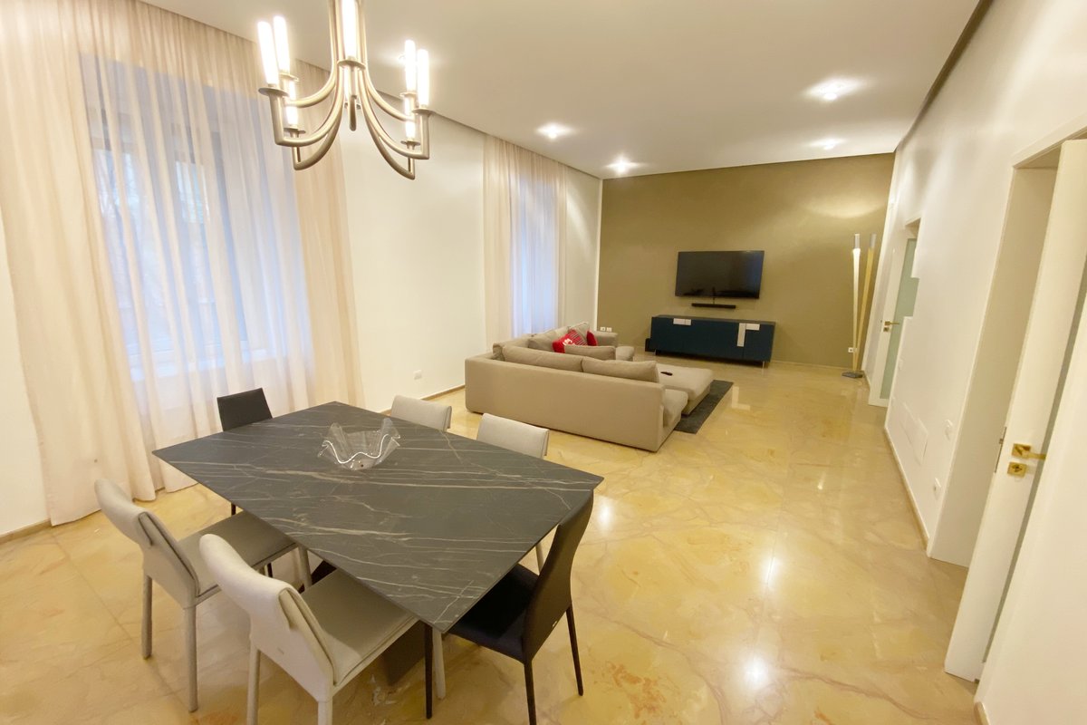 Luxury House With Parking