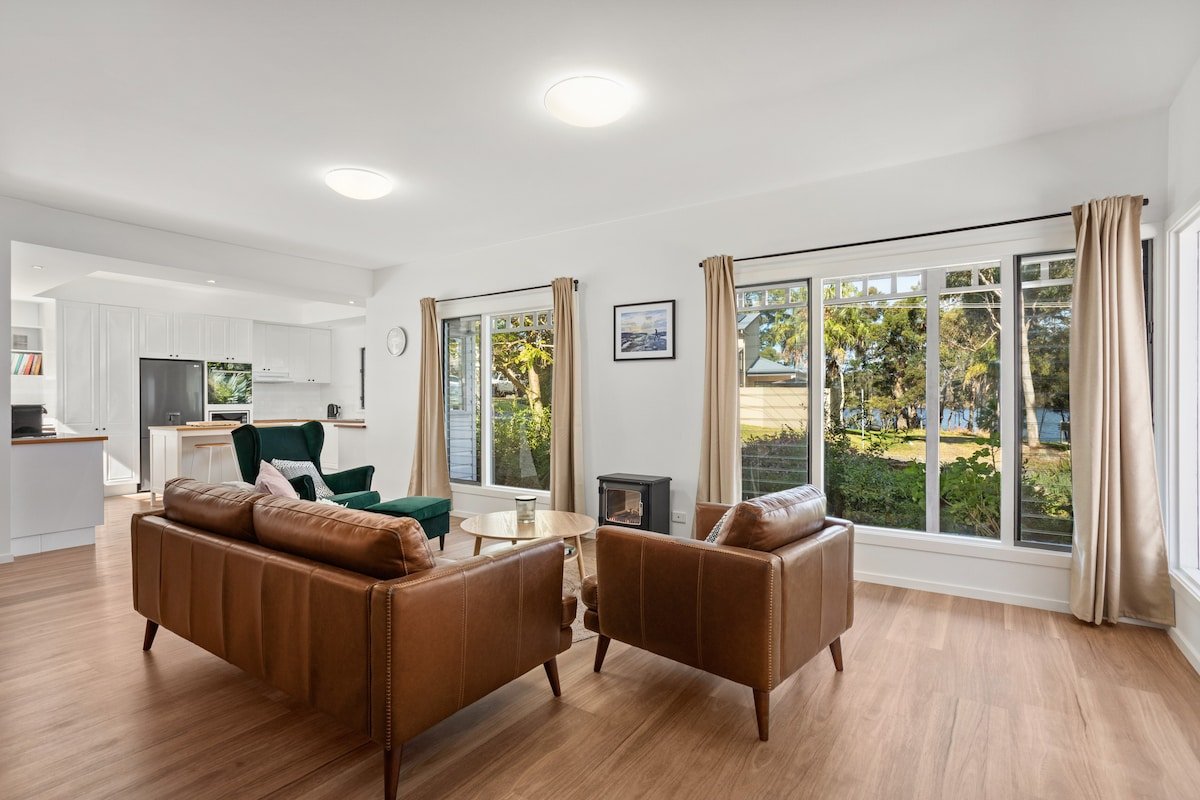 Pelican – Lake Views – Pet Friendly gallery image 2