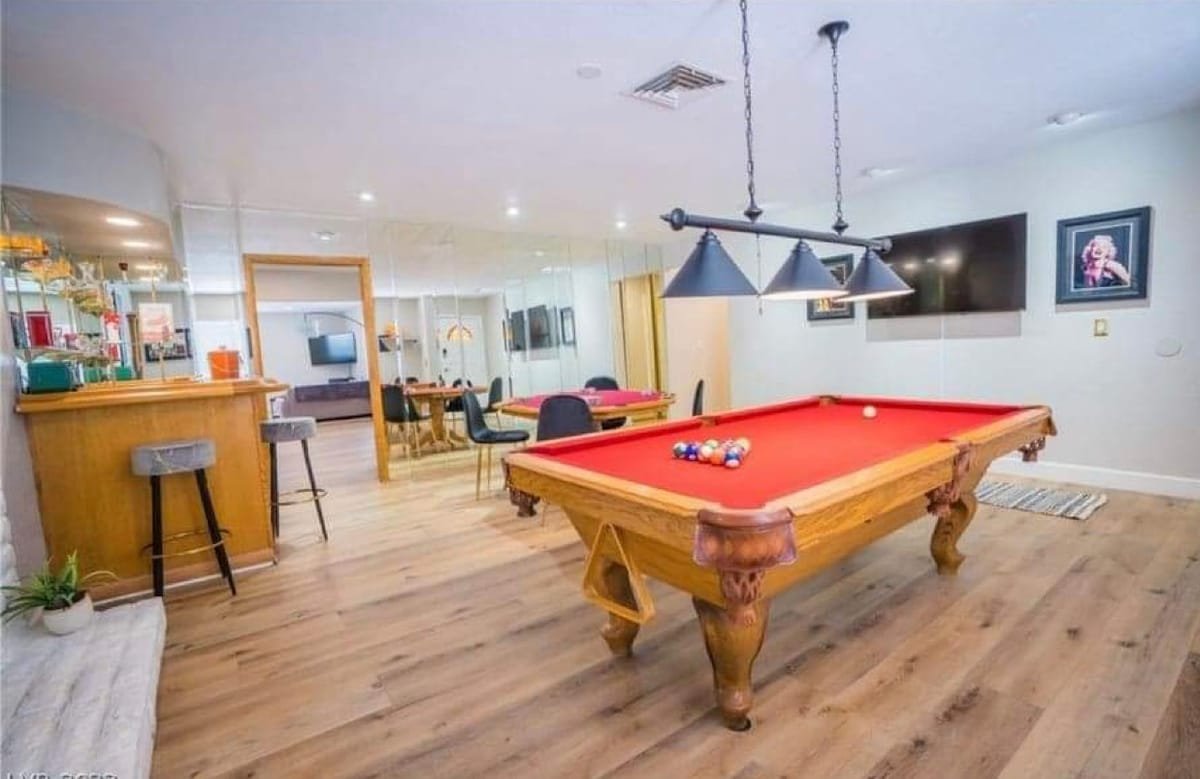 Modern/Vintage Home Getaway & near Strip gallery image 2