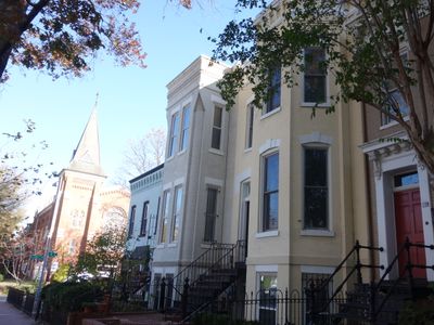 Stunning 2BR-Steps to the US Capitol + Parking!