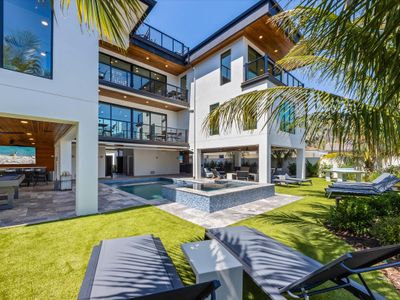 Lido Luxe Estate: Rental with Pool & Rooftop Deck