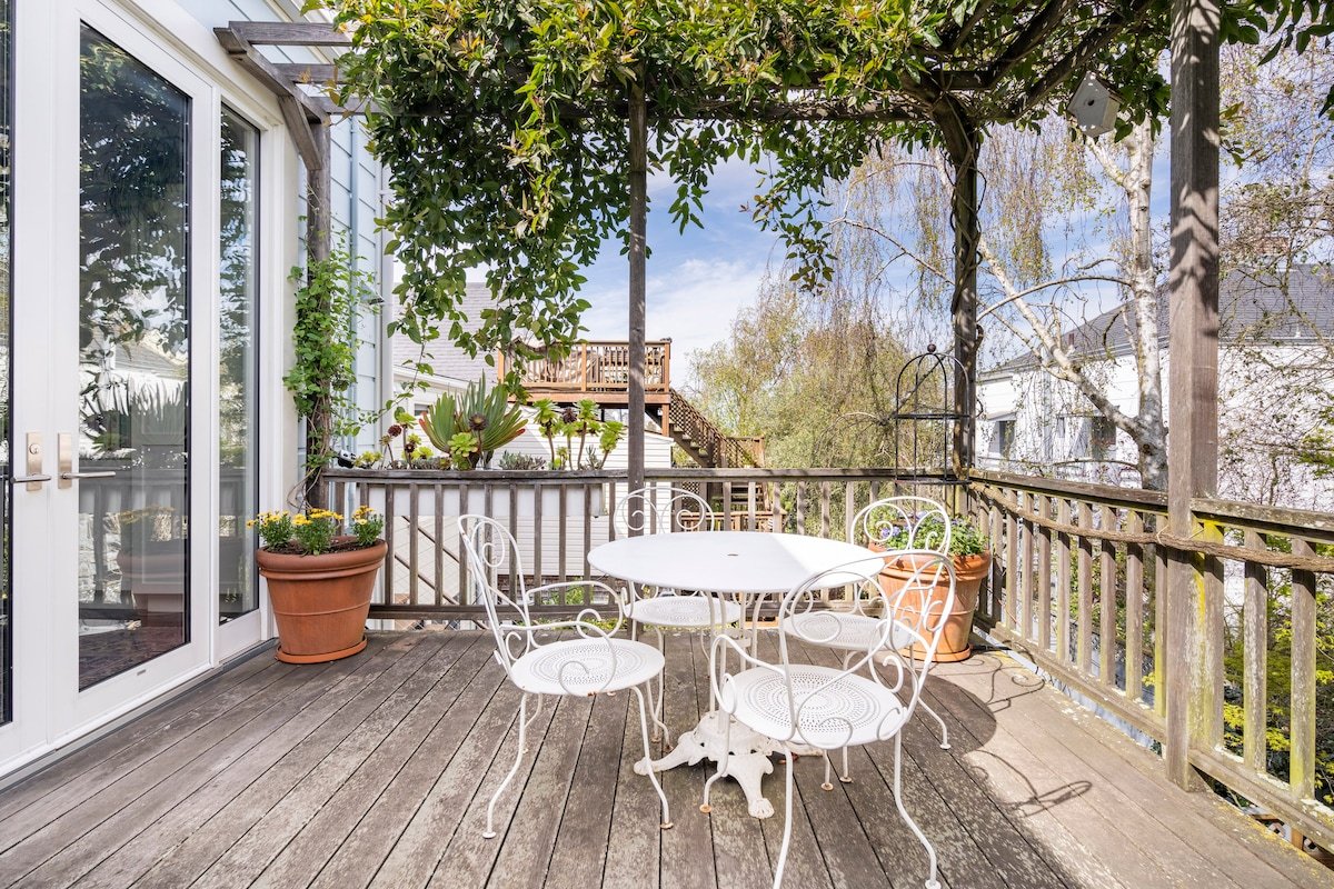 Classic Architecture with Modern Design in City Center gallery image 3