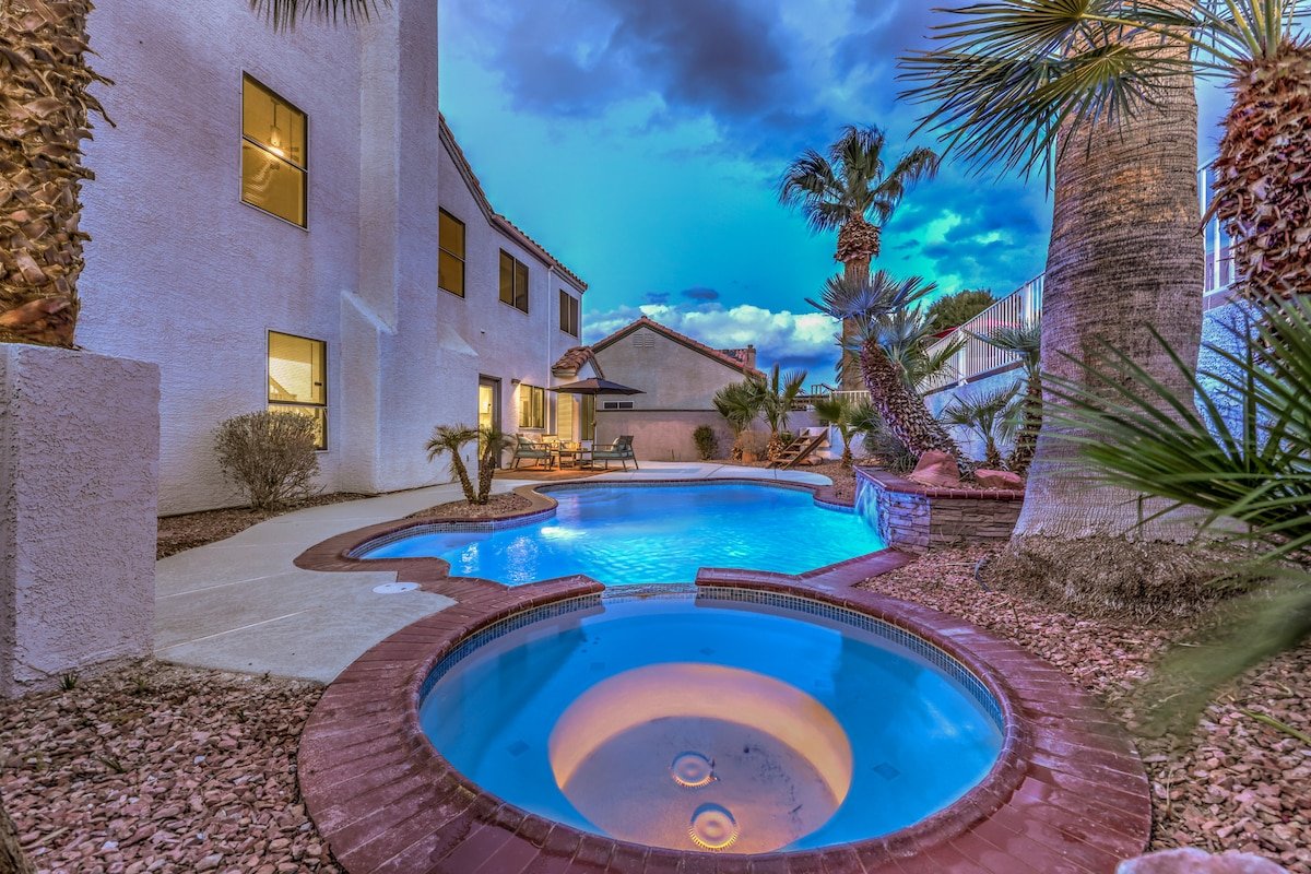 Pool, Spa, King Beds, 12 min to Strip 6 to Airport gallery image 3