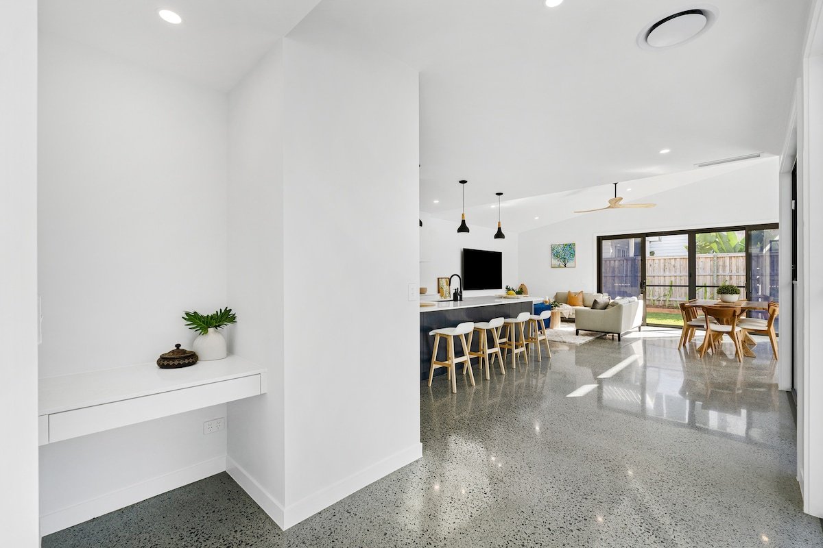 Black Wattle Beach House – just opposite the beach gallery image 3