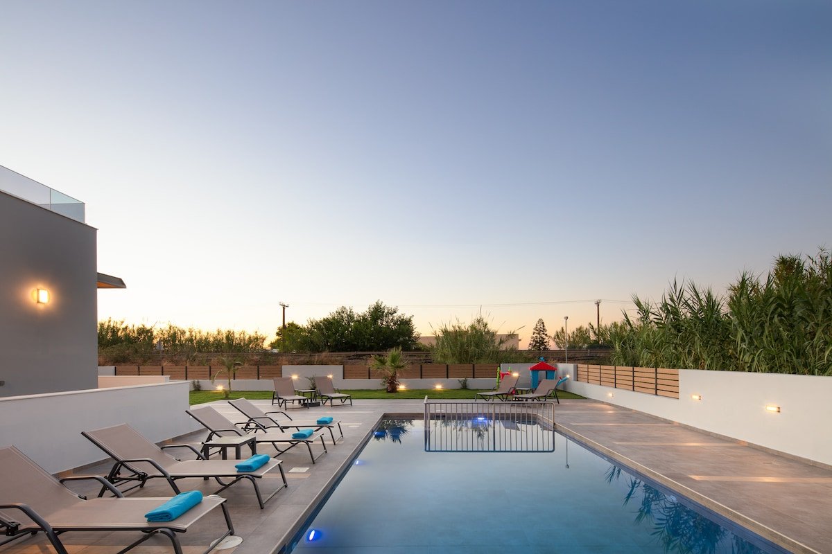 Sunnyside Villa II, Beach Within Walking Distance gallery image 2