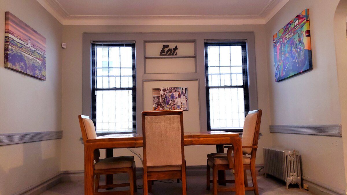 Clean, Comfy and Convenient NYC Suburb sleeps 16 gallery image 5