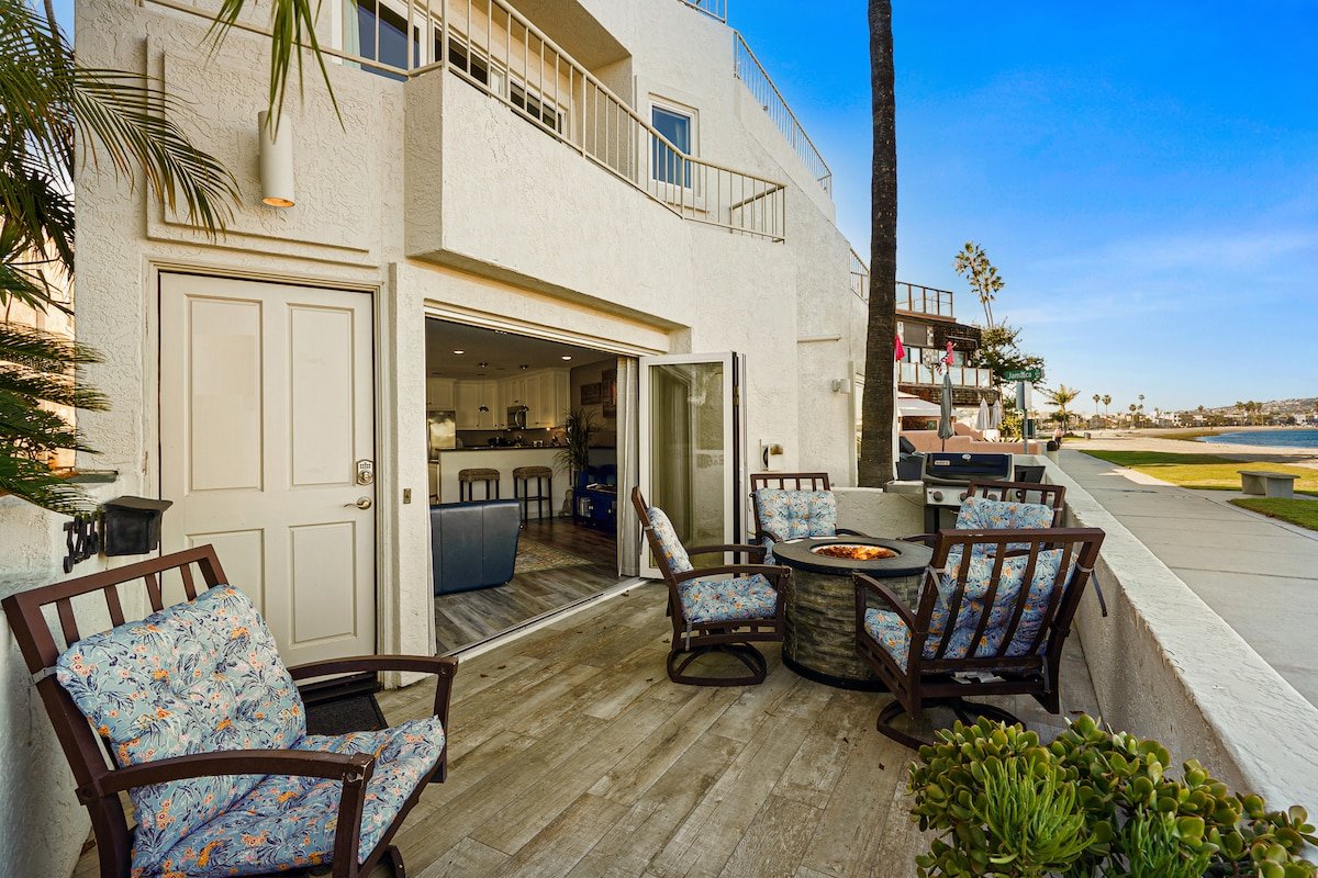 Waterfront Living: AC, Fire Pit, Outdoor Space gallery image 4