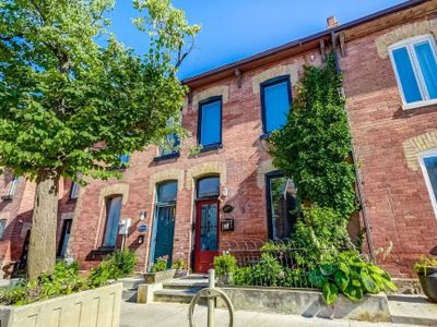 Charming 3-Bed Victorian Townhouse w/ Free Parking